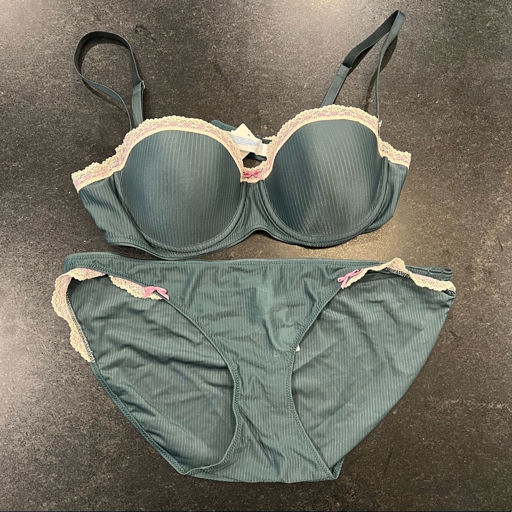 NWT Gap Body Underwire Bra and Matching Panties Size 36B and L